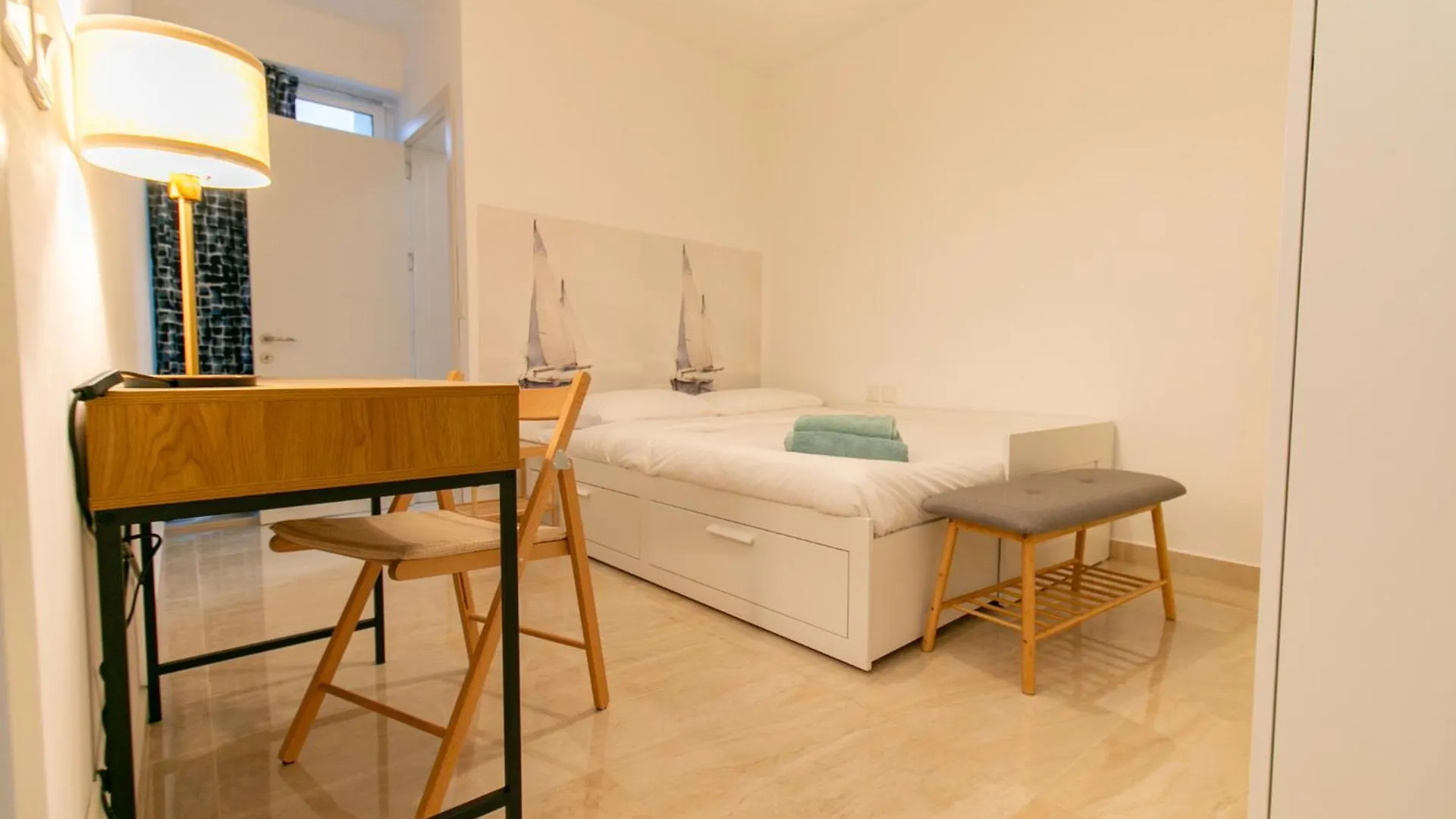 The Cozy Cove- Sea Steps Away Apartment Gzira