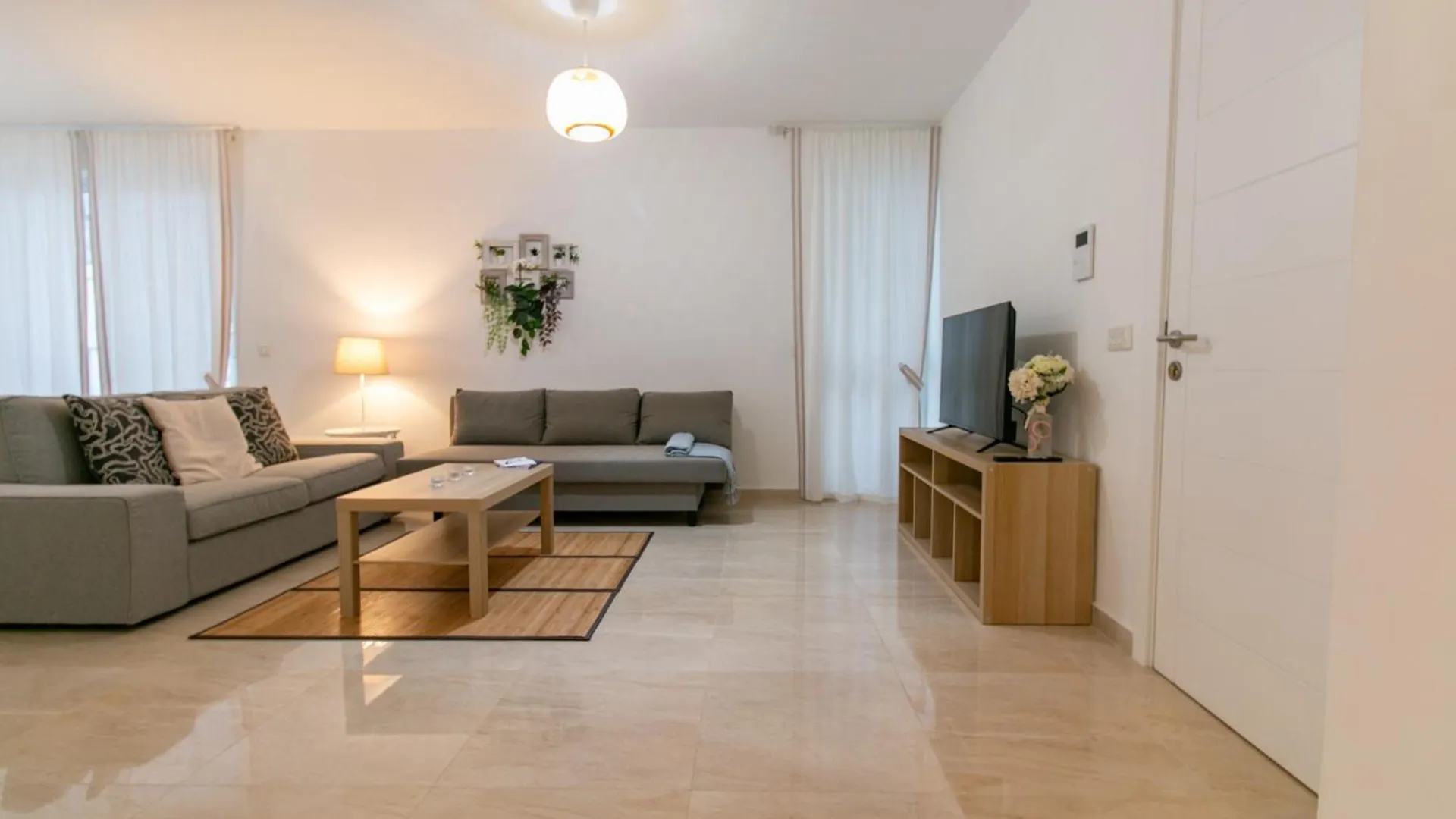 The Cozy Cove- Sea Steps Away Apartment Gzira