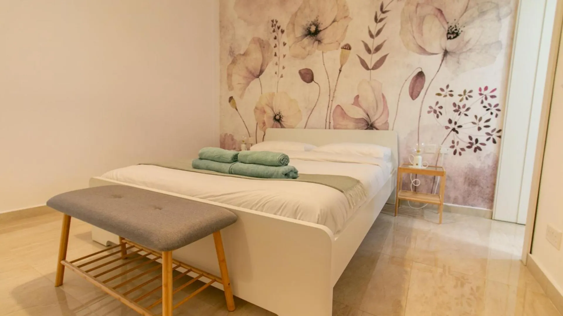 The Cozy Cove- Sea Steps Away Apartment Gzira
