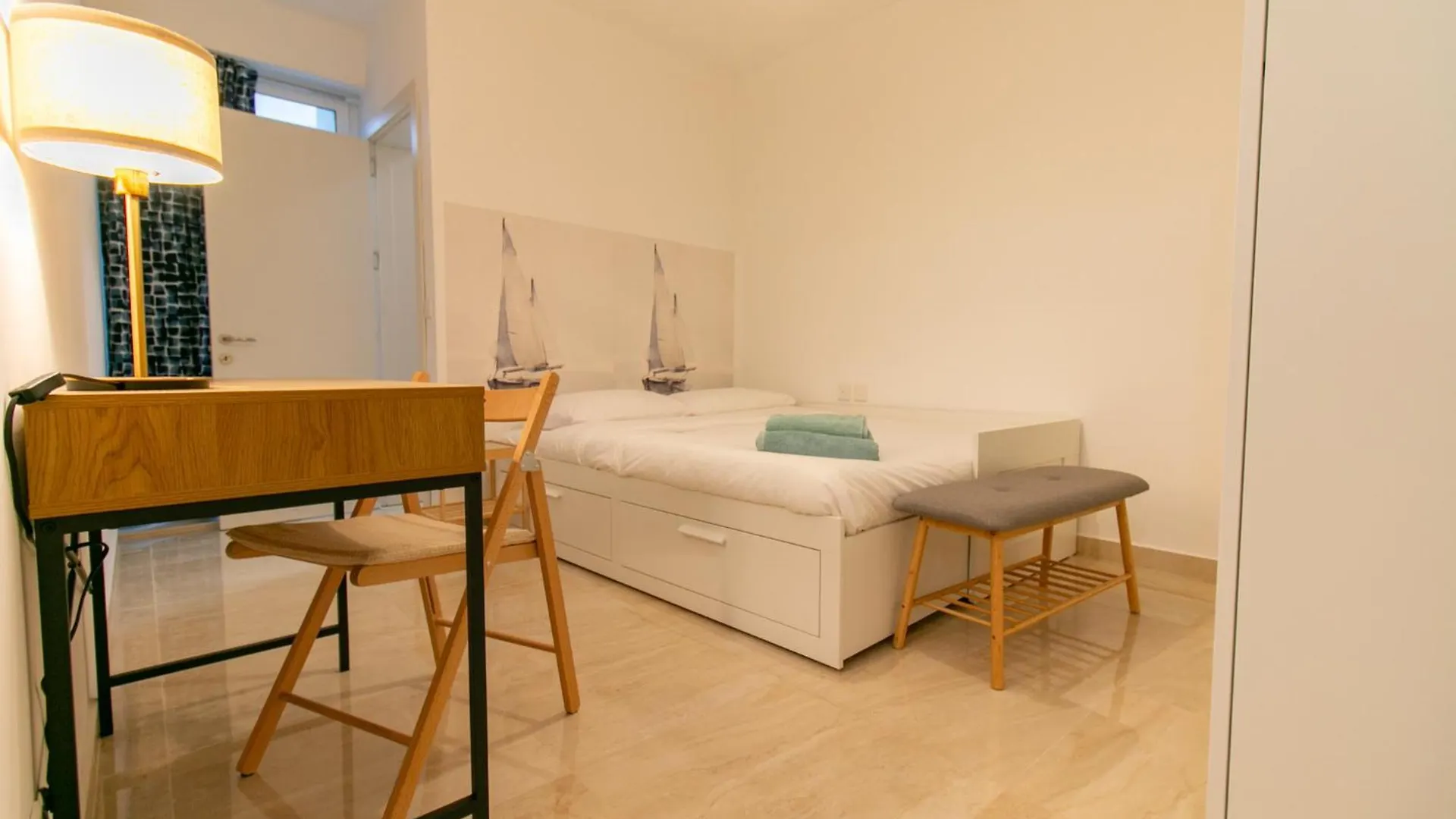The Cozy Cove- Sea Steps Away Apartment Gzira