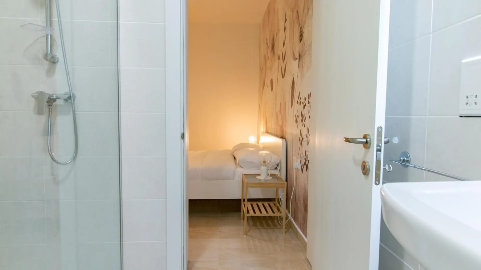 The Cozy Cove- Sea Steps Away Apartment Gzira