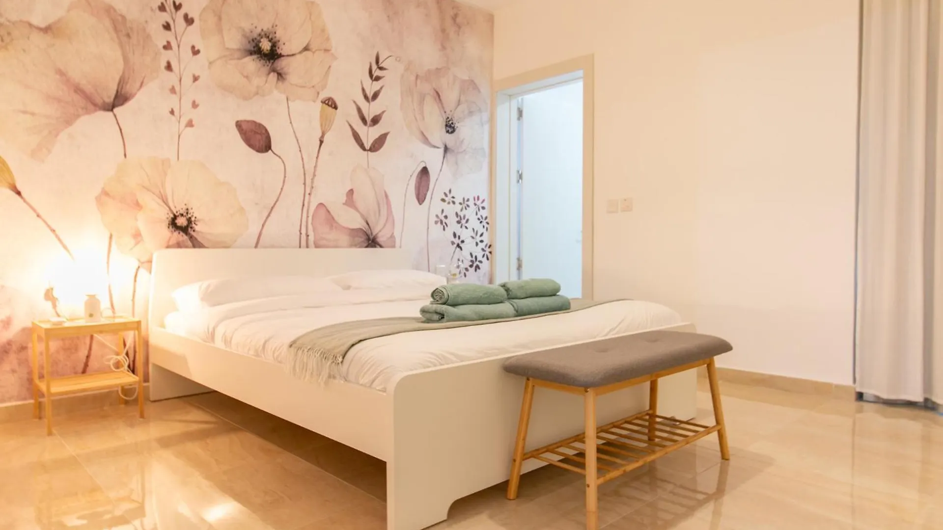 The Cozy Cove- Sea Steps Away Apartment Gzira