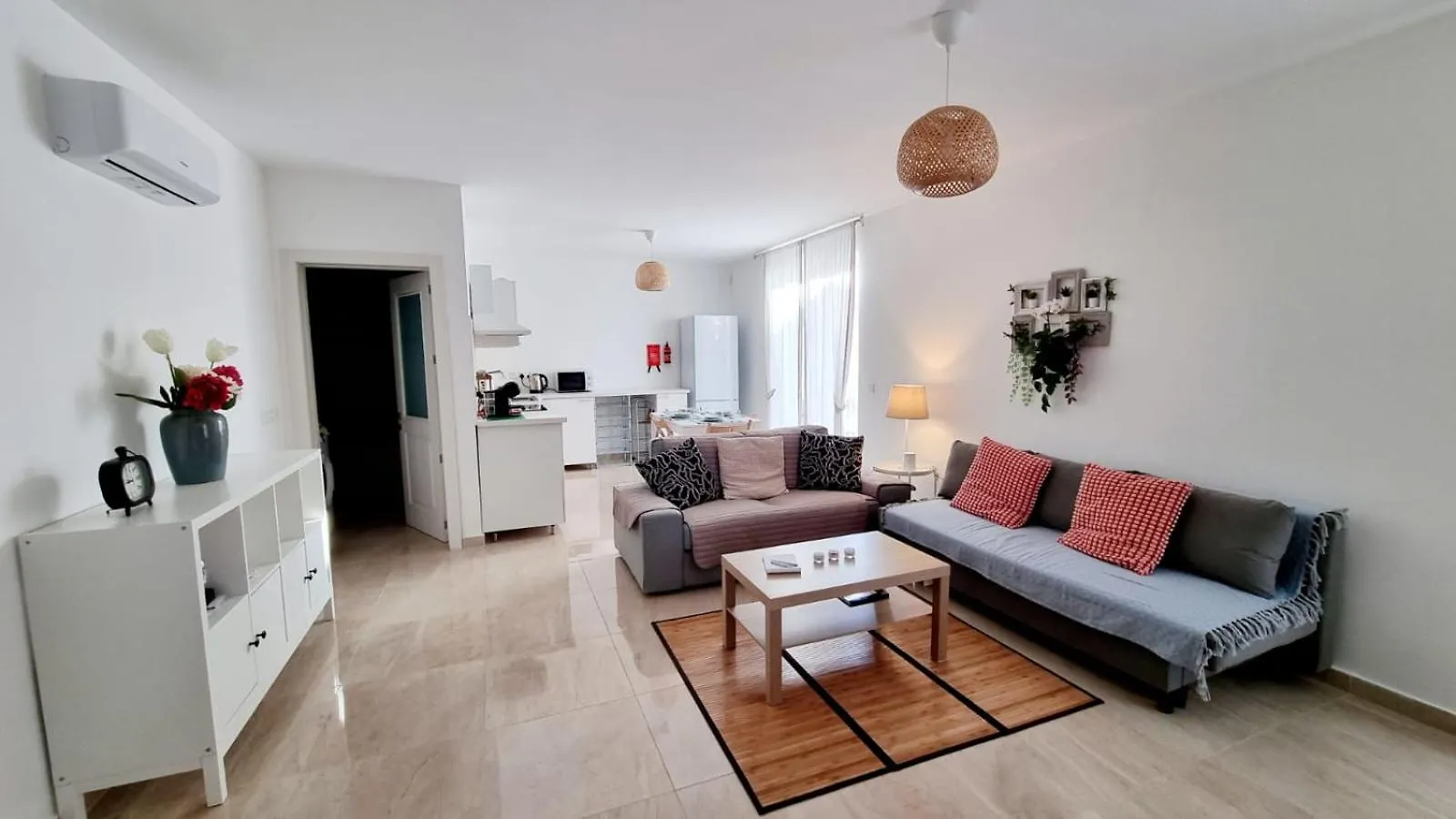 The Cozy Cove- Sea Steps Away Apartment Gzira